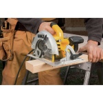 DEWALT Circular Saw, 7-1/4 inch, Pivoting with up to 57 Degree Bevel, Corded (DWE575SB) - Image 5